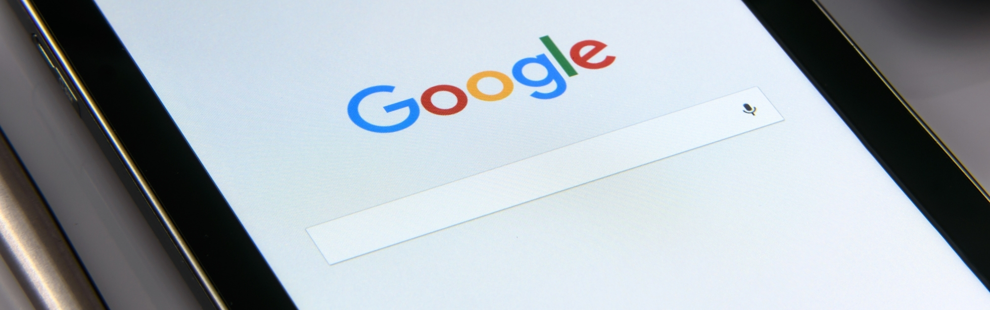 How much should small and medium sized businesses budget for marketing annually?
